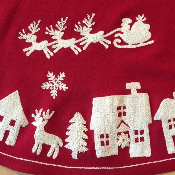 HOUSE & GARDEN | Wool Blend Embroidered Christmas Tree Skirt - Picture 8 of 13